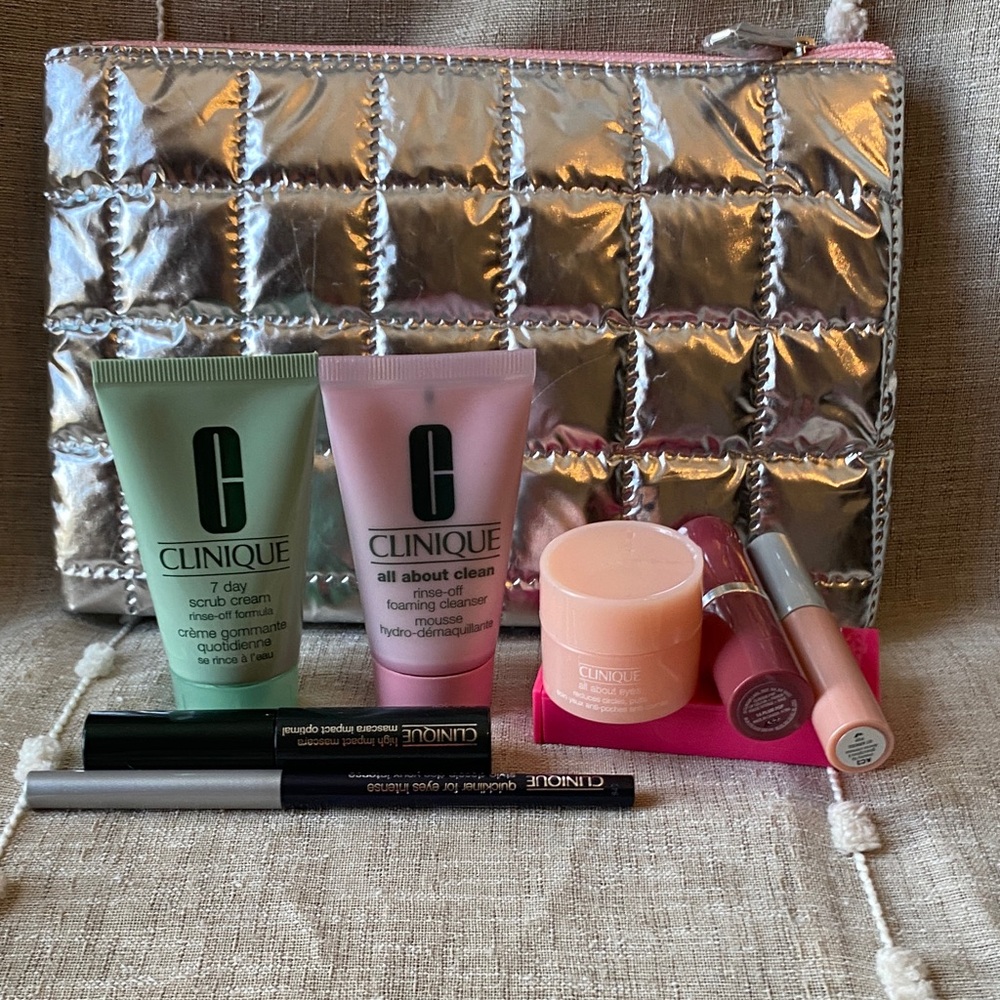 Clinique 8 piece Skincare & Makeup plus makeup bag